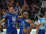 Gustavo e Anderson comemoram ponto