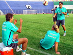 Herrera (de frente) teve bom aproveitamento nas finalizaes