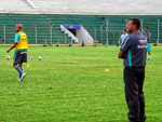 O tcnico Celso Roth comandou, na tarde desta tera-feira, o nico treino com bola na equipe na Bolvia
