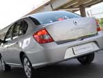Sai de cena o Clio Sedan, entra o Symbol, estratgia da Renault para concorrer com o Volkswagen Polo, o Ford Fiesta Sedan e o Peugeot 207 Passion no mercado dos sedans compactos
