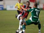 Lima e Rafael Morisco brigam pela bola