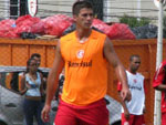 O treino foi tcnico de dois toques na bola no gramado suplementar