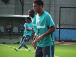 Os jogadores que no participaram de partida contra o Aurora treinaram no gramado suplementar