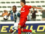 Em busca da virada, Nilmar conseguiu superar Andrezinho na beleza da jogada