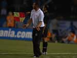 Celso Roth d orientaes ao plantel gremista