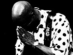 Site oficial: www.buddyguy.net       