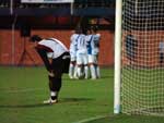 Goleiro Fabiano lamenta o gol de Uendel