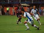 Uendel corre para o comemorar o primeiro gol do Ava no jogo