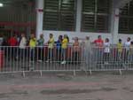 Faltando cerca de cinco horas para o incio do jogo, muitas pessoas j esto na fila para assistir o jogo