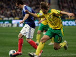Frana  1x0  Litunia - Franck Ribery, da Frana, tenta conter a marcao de Arunas Klimavicius, da Litunia