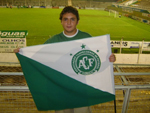 samuel com a bandeira do verdão no jogo contra o ibirama catarinense 2009