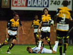 Marquinhos sofre falta