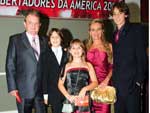 Vitorio Piffero, presidente do Inter, e sua famlia na chegada ao Gigantinho