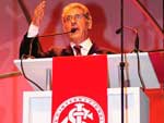 O prefeito de Porto Alegre, Jos Fogaa, discursou tambm e festejou o aniversrio