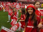 Organizados em crculos, os colorados-mirins saudaram a torcida 