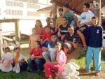 No grupo de alunos da Escola Municipal de Educao Especial, de So Gabriel, com idades entre seis e 30 anos, autores da guirlanda de fuxico: Andriele Nunes, Ariane Rosa, Estevo de Lima, Henrique da Cunha, Raissa de Freitas, Elisangela da Cruz, Marcia Fagundes, Rinlia dos Santos, Juliano da Silva, Carlos Miguel Fernandes, Everton da Silva, Jean Pablo Gonalves, Pedro Pinto, Dionata Camargo, Jonatas Borges, Jose Henrique Pires e Rejane Fagundes