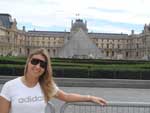 &quot;Agosto de 2007. A Pirmide de Vidro, inaugurada em 1989, d acesso a todas as galerias&quot; - Museu do Louvre, em Paris