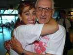 O av de Francini, Romano Piaia, 84 anos, tambm estava na caravana.  a primeira vez que ele viaja de avio.