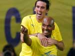Villarreal 1x1 Arsenal – O brasileiro Marcos Senna (D)marcou o primeiro gol do Villarreal contra o Arsenal