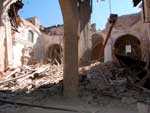 Escombros da baslica de Santa Mara di Collemaggio em L'Aquila, aps o terremoto do dia 6 de abril