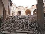 Danos causados na Baslica de Santa Maria di Collemaggio 