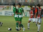 Jogadores da Chapecoense trombam durante o jogo