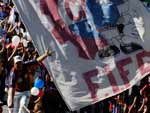 J no Alfredo Jaconi, a torcida do Caxias faz a festa na arquibancada minutos antes de o clssico comear