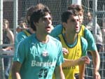 Os atacantes Herrera (E) e Jonas (colete amarelo) na rea esperando pelo cruzamento. Jonas deve ter Maxi Lpez como companheiro de ataque