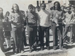 Professor Manoel, Golberi Macedo e Mauro Barth na Escola Bsica Jos Martins, em Bom Jardim da Serra, no ano de 1969