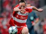Bayern Munique 1x1 Barcelona - Ribery escpara de carrinho do brasileiro Daniel Alves