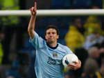 Manchester City 2x1 Hamburgo - Brasileiro Elano comemora um dos gols do time do Manchester City