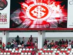 O placar eletrnico do Beira-Rio ligado para a partida