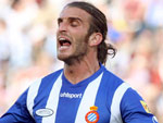 Espanyol 1x0 Racing Santander – No Estdio Olmpico Llus Companys, p Espanyol no desperdiou a oportunidade de vencer o Racing. Tanto que o atacante uruguaio, Ivn Alonso, anotou o nico gol do jogo