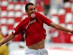 Magro comemora um de seus gols