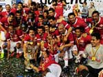 Jogadores fazem pose com a taa
