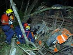 O veculo caiu de uma ribanceira de 60 metros de altura no km 65 da BR-282