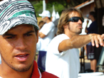 O campeo mundial Uri Valado e Guilherme Tmega ao fundo