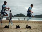 Jogadores treinaram de meia na areia gelada do Campeche