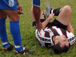 Jogo foi pegado e teve seis cartes amarelos e duas expulses  