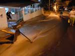 Uma casa e parte de uma rua ficaram alagadas ap�s uma tubula��o de �gua, que abastece o bairro Floresta, romper na noite de ter�a