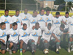 Grmio treina apenas pela parte da manh nesta sexta-feira. Antes do coletivo, jogadores posaram com a camiseta da campanha da 11 Corrida pela Diabetes