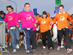 Sai da frente! Na hora da largada equipe da organizao precisa ser mais rpida que os corredores