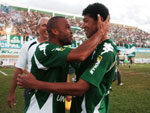 Jogadores da Chapecoense comemoram a vitria sobre o Ava na primeira partida da final do Catarinense 2009
