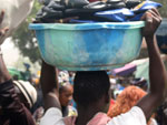Expedio frica - Em Mali, nada se carrega com os braos se pode ser equilibrado na cabea