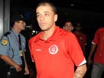 05/07 - Joga mal na vitria por 2 a 0 sobre o Nutico. Perde um pnalti e  substitudo por Andrezinho, que entra bem e participa do primeiro gol do time nos Aflitos: &quot;Tive m sorte. Acho que bati mal. E o goleiro ainda saiu antes&quot;