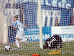 Evando fez o gol de empate do Ava, ele chutou cruzado e a bola passou entre as pernas do goleiro Nivaldo