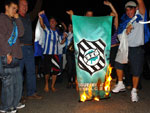 Torcedores do Avaí queimam toalha do Figueirense