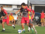 Faltando dois dias para o jogo contra o Nutico, pelas oitavas-de-final da Copa do Brasil, a equipe colorada treinou em dois turnos nesta segunda-feira