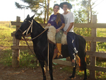 Brbara e Vini campereando com a Preta da Orelhano em Santa Cruz do Sul