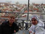 "Vista do alto do elevador de Santa Justa, no chiado em Lisboa. Tomar um cafezinho com esta vista e na companhia de minha irm� � muito especial"